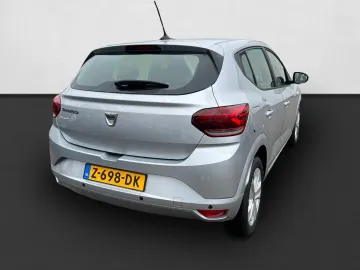 Car image 3