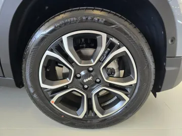 Car image 30