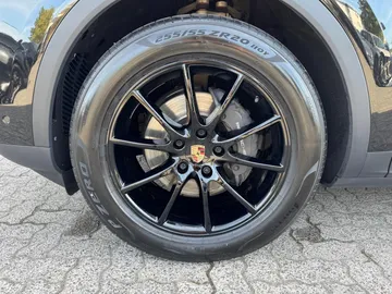 Car image 24