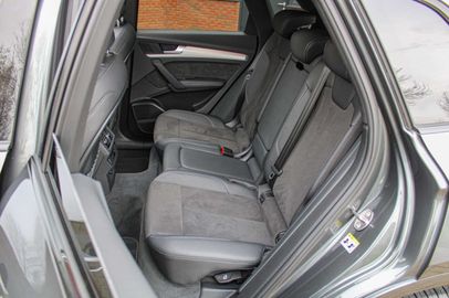 Car image 31