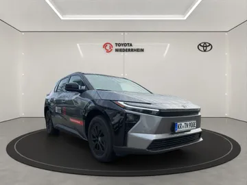 Car image 3