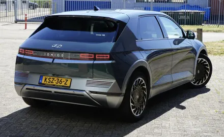Car image 3