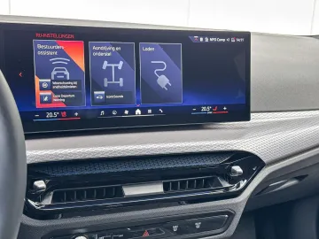 Car image 32