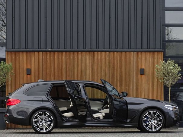 BMW 540i Touring xDrive 251 kW image number 3