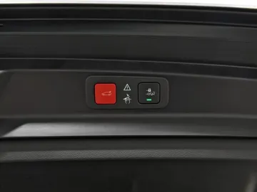 Car image 40