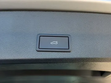Car image 32