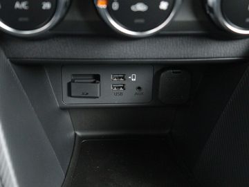 Car image 32