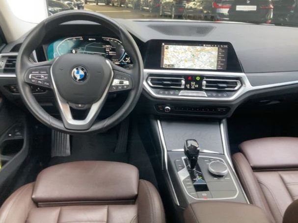 BMW 330e Touring M xDrive 215 kW image number 8