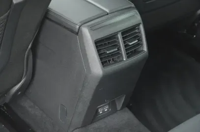 Car image 40