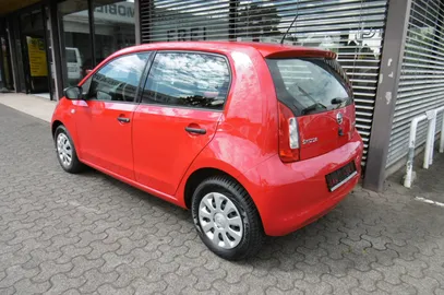 Car image 2