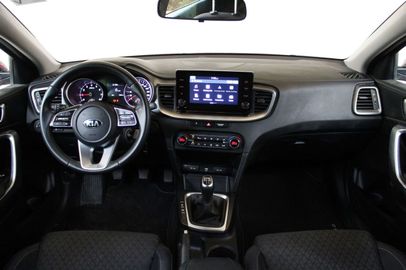 Car image 13