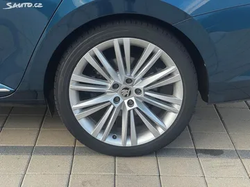Car image 32