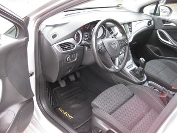 Car image 9