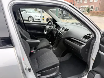 Car image 24