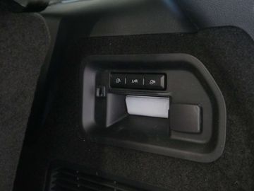 Car image 32