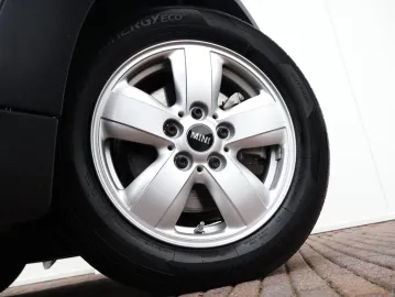 Car image 40