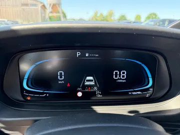 Car image 14