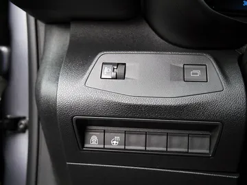 Car image 32
