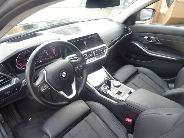 BMW 320i Sport Line 135 kW image number 7