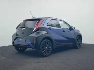 Car image 2