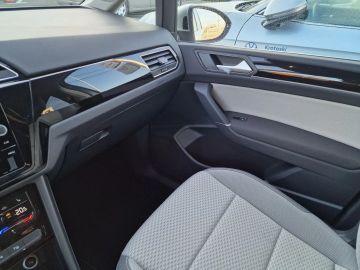 Car image 32