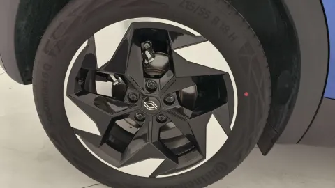 Car image 25
