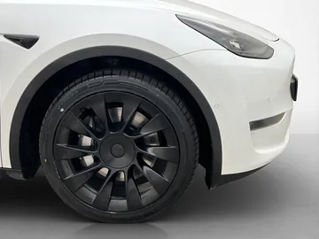 Car image 32
