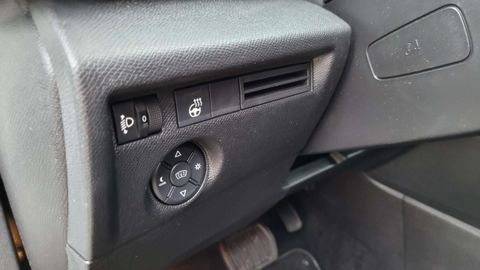 Car image 38