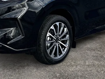 Car image 26