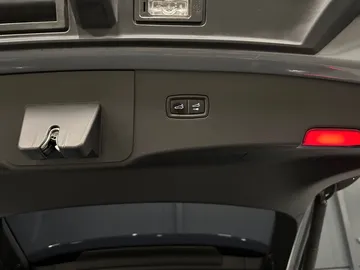 Car image 35