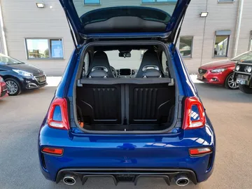 Car image 17