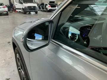 Car image 27