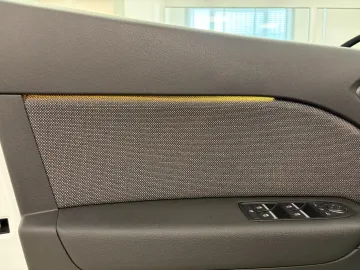 Car image 39