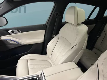 Car image 40