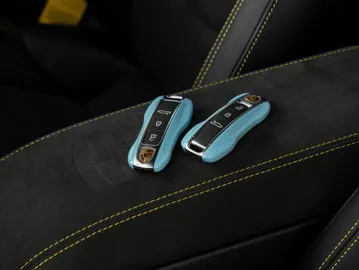 Car image 49