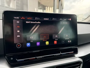 Car image 32