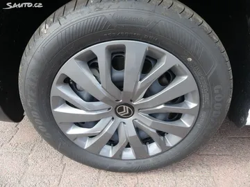 Car image 20