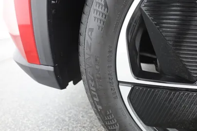 Car image 30