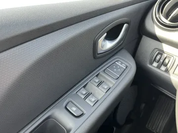 Car image 24