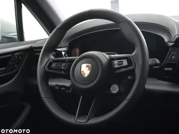 Car image 38