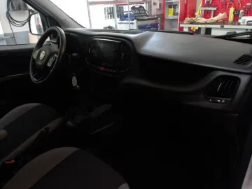 Car image 24