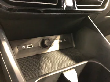 Car image 28