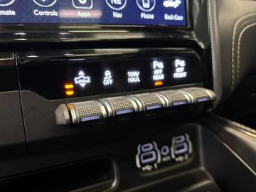 Car image 32