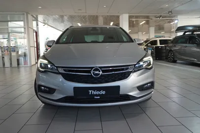 Car image 4
