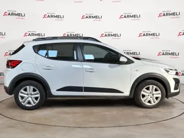 Car image 5