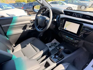 Car image 26