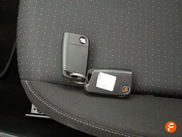 Car image 25