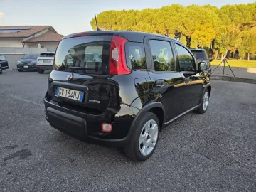 Car image 18