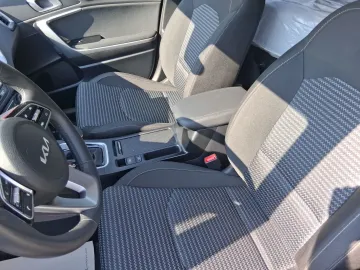 Car image 23
