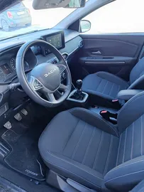 Car image 17